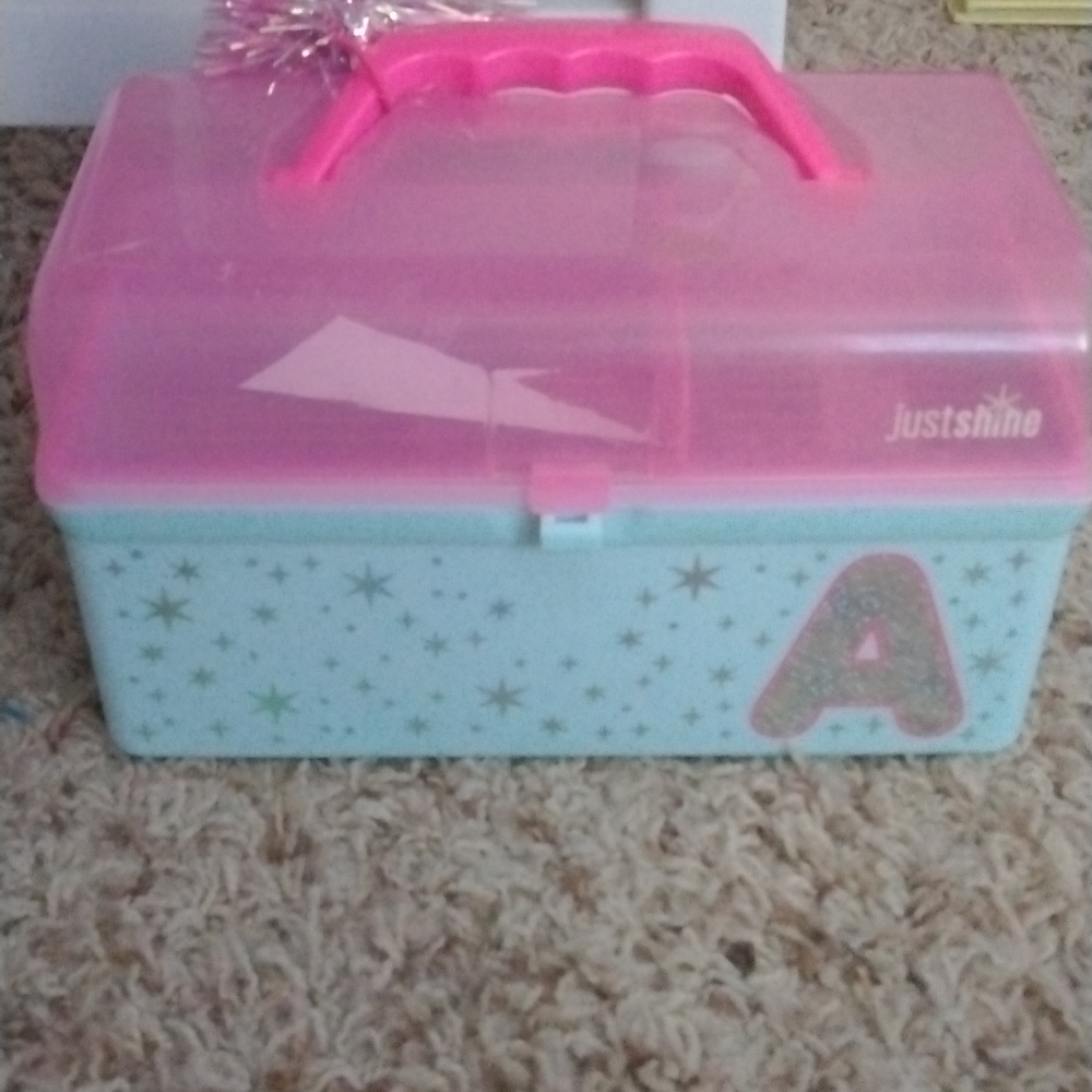 Make up organizer